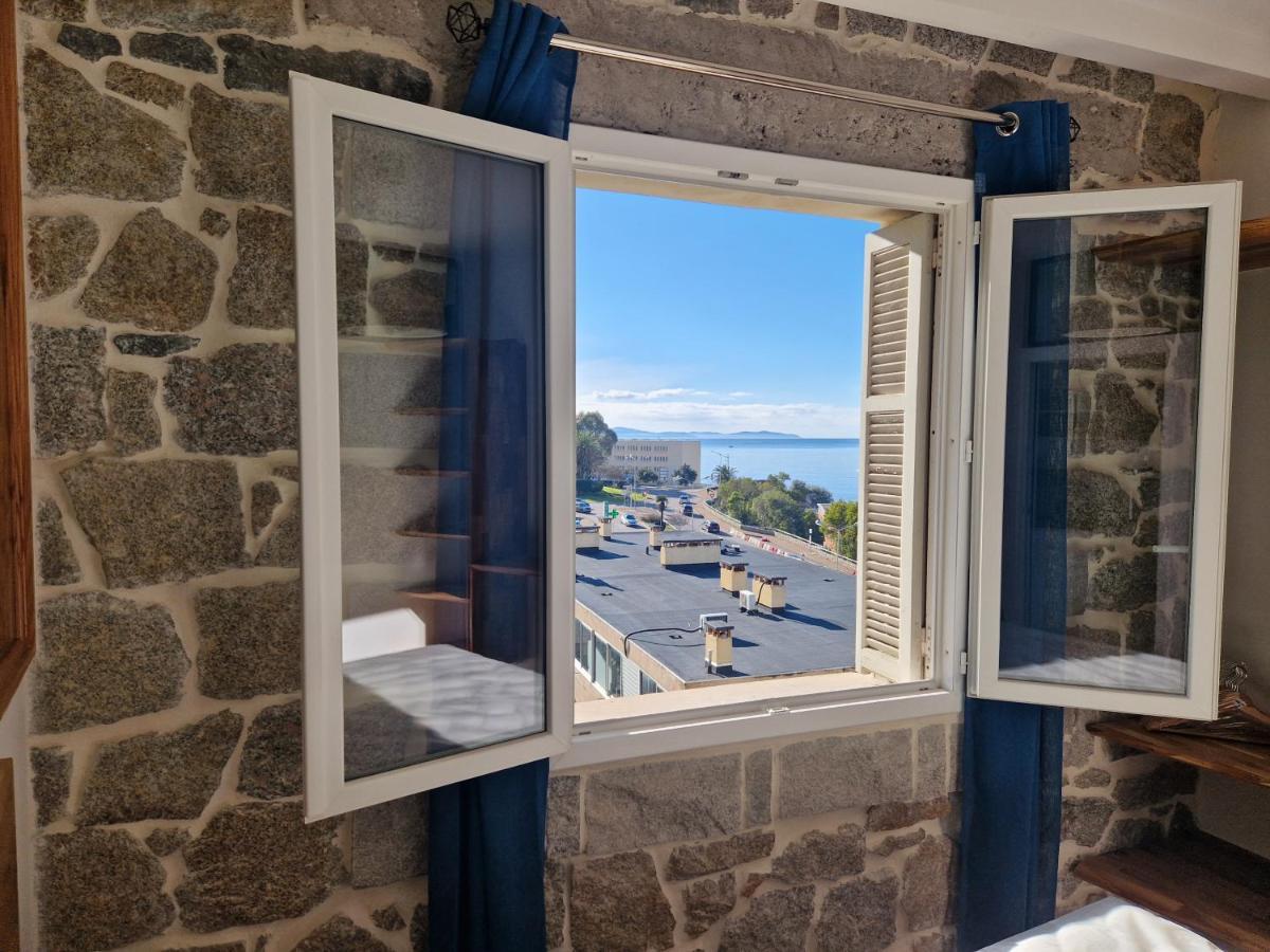 Incroyable T2 Plein De Charme Avec Balcon Vue A L'entree D'ajaccio *