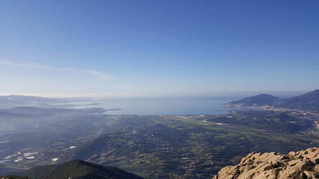 Incroyable T2 Plein De Charme Avec Balcon Vue A L'entree D'ajaccio